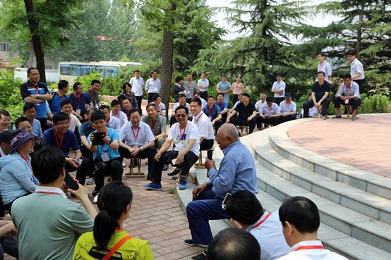 十八、2016年6月4日, 当年参与防风治沙的群众代表向中央党校第7期县委书记研修班学员讲述焦裕禄同志在兰考的事迹。800.533 十八、2016年6月4日, 当年参与防风治沙的群众代表向中央党校第7期县委书记研修班学员讲述焦裕禄同志在兰考的事迹。800.533